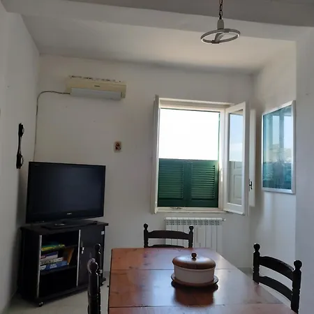 Sunny House Apartment