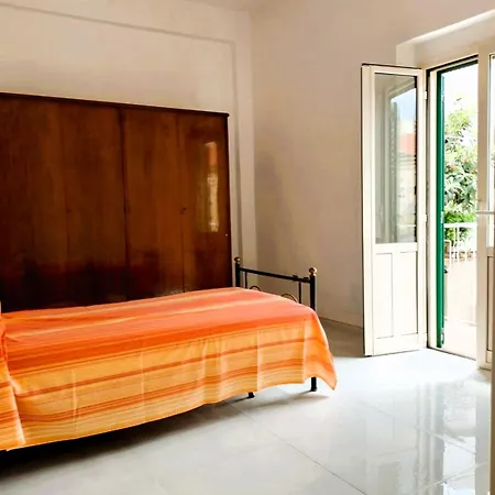 Sunny House Apartment