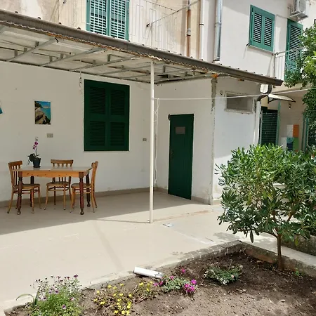 Apartment Sunny House Parghelia